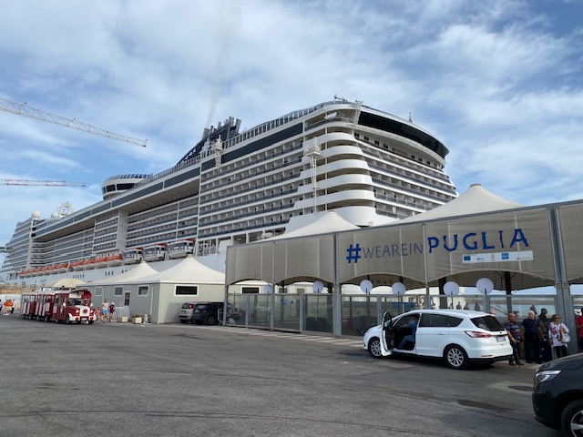 msc kreuzfahrten splendida in bari italien