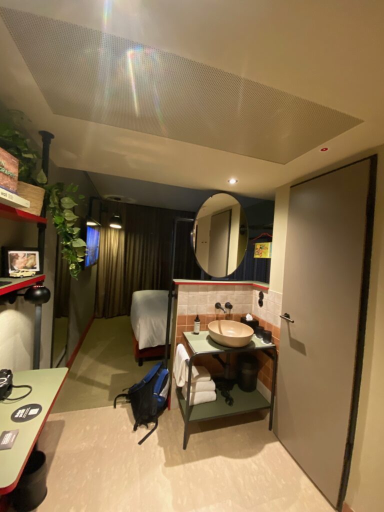 me and all hotel east side by hyatt zimmer 206